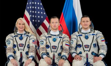 Umunyamerikakazi n’Abarusiya babiri berekeje mu isanzure