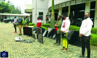 Kigali: Polisi yerekanye itsinda ry’abacyekwaho ubujura bwa Flat Screens