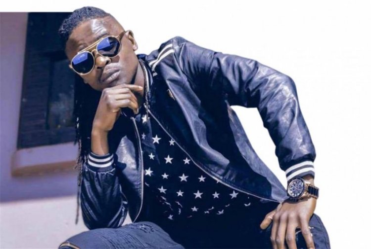 Umuhanzi Weasel yahogojwe n’umukobwa w’Umunyarwandakazi uri muri Miss Rwanda 2021 amwamamaza mu Kinyarwanda