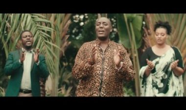 #Kwibuka27: Senderi na ‘Kwacu Family’ basohoye indirimbo yo kwibuka ishimira FPR Inkotanyi yarokoye Abatutsi mu 1994-VIDEO