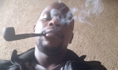 Umupfumu Kanyamahanga Eric atanga umuti ufasha kubona akazi n'uwo gucuruza abakiriya bakizana