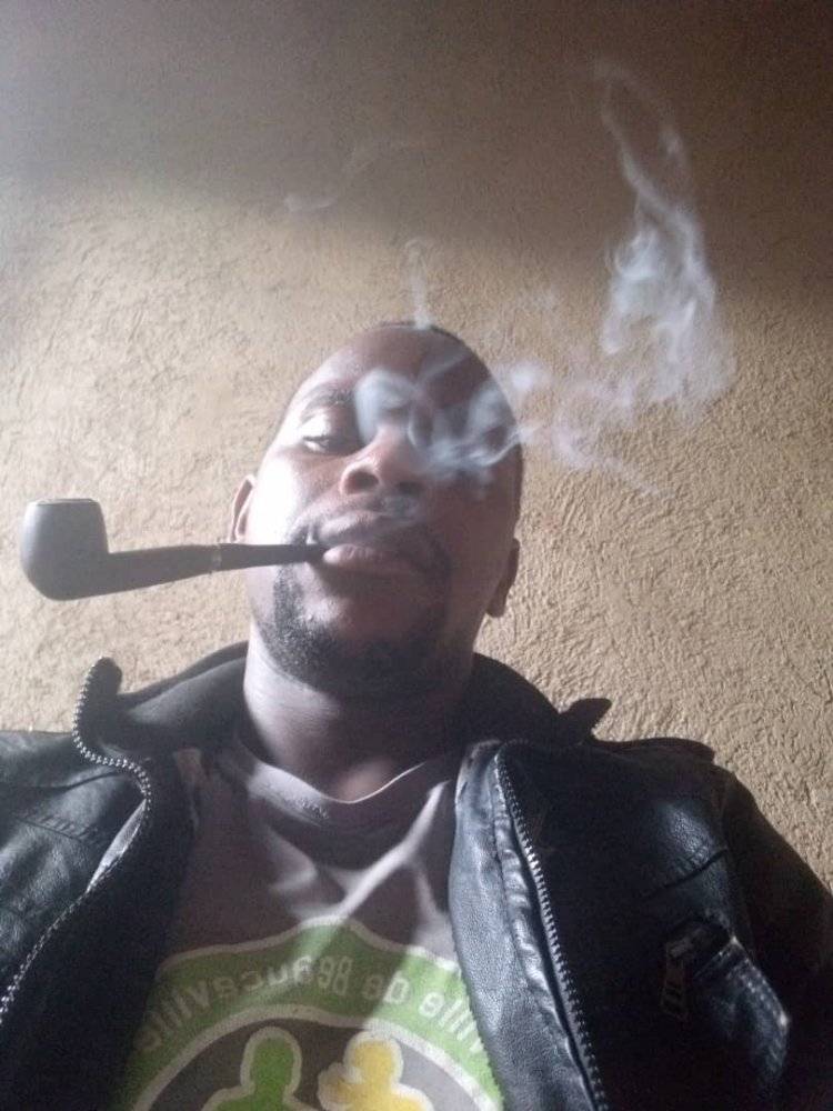 Umupfumu Kanyamahanga Eric atanga umuti ufasha kubona akazi n'uwo gucuruza abakiriya bakizana