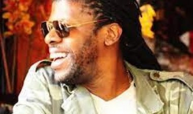  Chi Modu Icyamamare mu gufotora abaraperi barimo 2pac, BIG n’abandi yatabarutse ku myaka 54 y’amavuko.