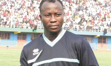 Mwemere Ngirinshuti wahembwaga ibihumbi 300 muri APR FC aratabaza! Inzara imumereye nabi kandi umugore yamusigiye abana babiri mu nzu y'ibyondo