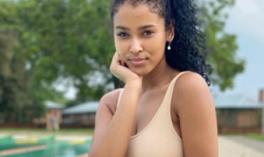 Dore amafoto 10 akwereka uburanga bw'umunyamideri Andrea Abrahams  wahejeje ku katsi imyaka 9 Diamond none ubu rurageretse