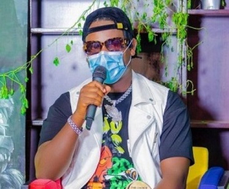 Bruce Melodie ari mu cyeragati cy'indirimbo yasohora, aratinya kwambarira inconcero aho yambariye imiringa