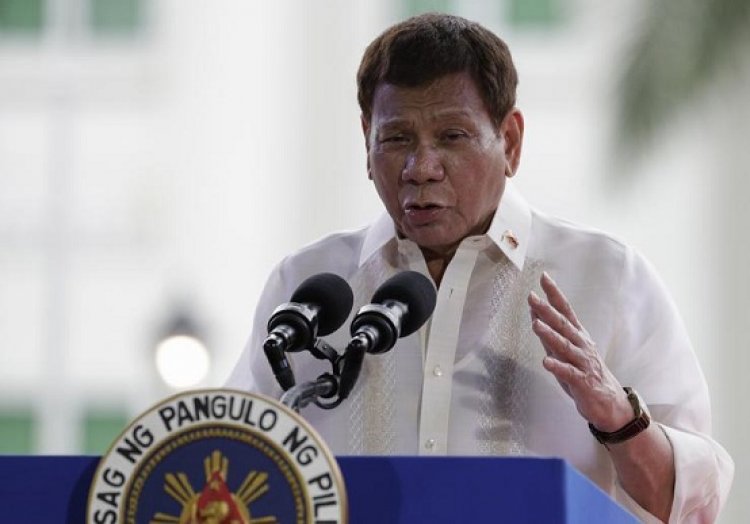 Perezida  wa Philippines Rodrigo Roa Duterte yateye ubwoba abaturage ko uzanga urukingo azafungwa