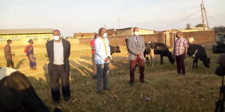 Huye: Abarokotse Jenoside batishoboye bahawe inka   