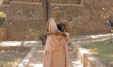 Umusizi Murekatete Claudine ashaka gutanga umusanzu mu kubaka u Rwanda-Video