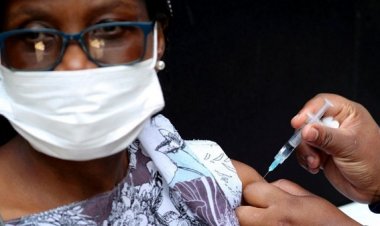 Inkuru mbi ariko si imperuka: WHO yise Omicron ubwoko bushya by'iyi virusi 'buhangayikishije'