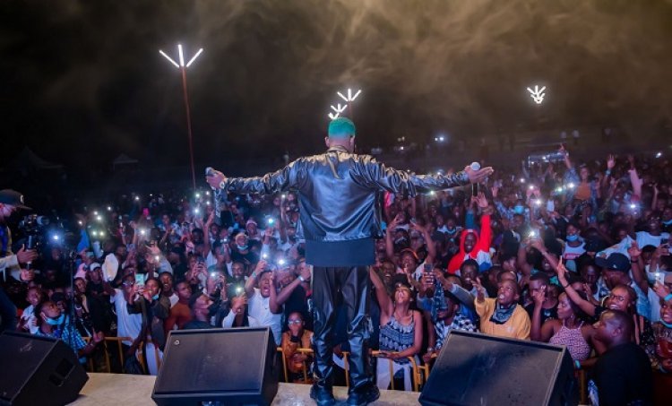 Trapish Concert: Bushali shows reverence B-Threy by a warm welcome to the stage
