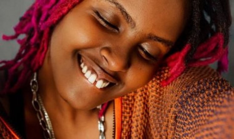 Ariel Wayz breaks internet with breasts pictures