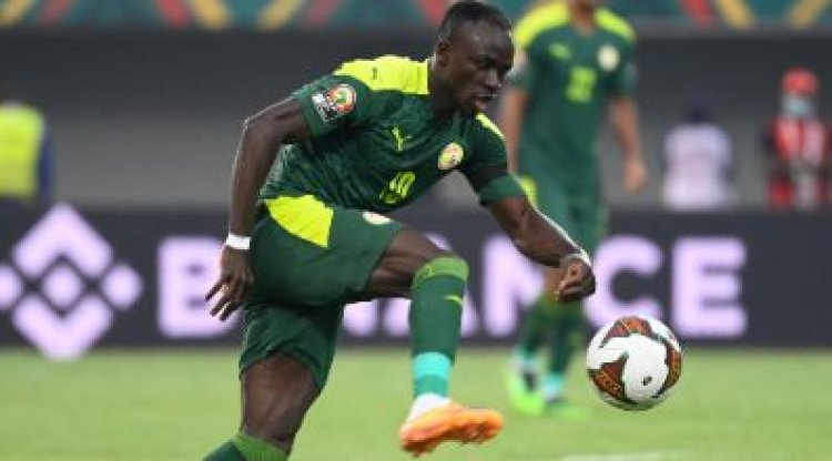 Nyuma y' umutwe, Sadio Mane yakubiswe n' umuzamu wa Cape Verde, yahise ajyanwa kwa muganga