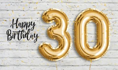 Umugore yitabiriye ibirori by'umunsi we w'amavuko mu isanduku