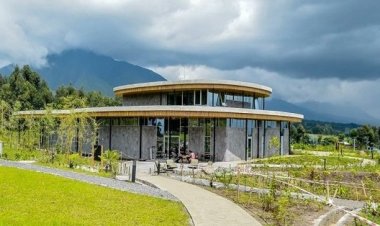 Musanze: Abaturage bubatse ikigo cya Dian Fossey ntibahembwe baravuga ko bafungiwe ku Murenge ubwo cyatahwaga barindishwa Abapolisi