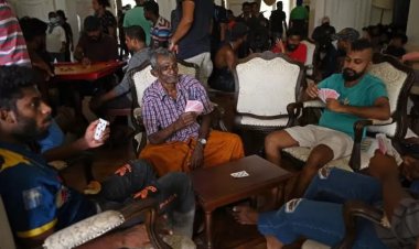 Sri Lanka: Abigaragambyaga 'bazigarurira ingoro kugeza abayobozi bagiye.'