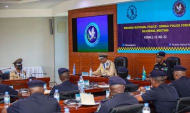 Umuyobozi wa Polisi y'u Rwanda mu biro bye yakiriye umuyobozi wa Polisi ya Somalia