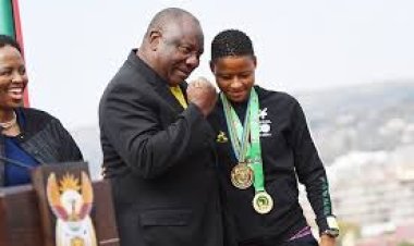 Afurika y'Epfo: Ramaphosa yiyemeje gutanga umushahara ungana kuri Banyana Banyana nuwa Basaza babo nyuma yo gutwara AFCON