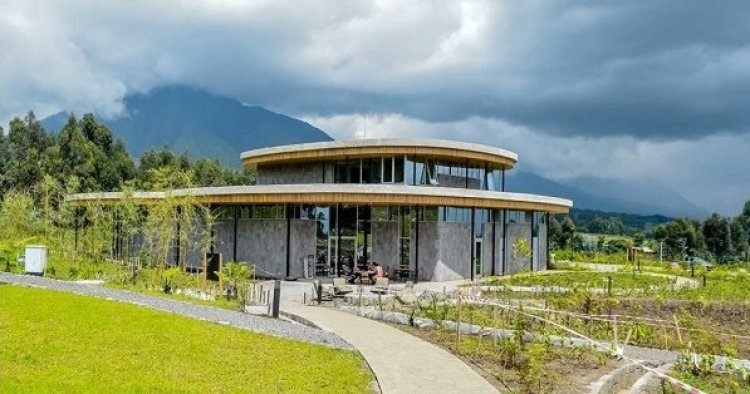 Musanze: Abaturage bubatse ikigo cya Dian Fossey ntibahembwe baravuga ko bafungiwe ku Murenge ubwo cyatahwaga barindishwa Abapolisi