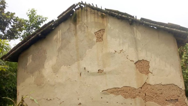 Rutsiro: Abasigajwe inyuma n’Amateka baratabaza Ubuyobozi, Inzu zigiye kubagwaho