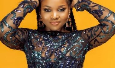 Zuchu wo muri Wasafi ya Diamond amaze kuburira igikapu ke mu Rwanda.