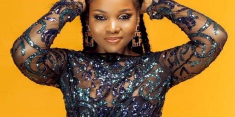 Zuchu wo muri Wasafi ya Diamond amaze kuburira igikapu ke mu Rwanda.