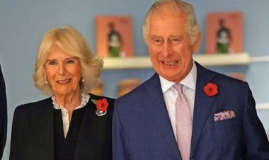 Umwami w'Ubwongereza, Charles III yatewe amagi