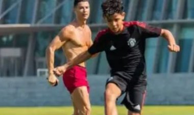 Umuhungu wa Cristiano Ronaldo yaritoboye hagati ya Messi na Cristiano