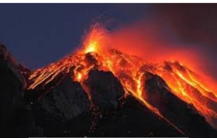 Muri Indoneziya ikirunga cyarutse  kiriguca ibintu