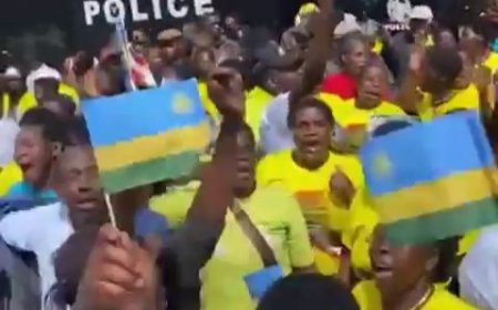 Hari ibidasanzwe! Abagande bari kwakira Abanyarwanda ku mupaka