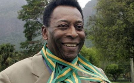 Brazil: Inkoranyamagambo (dictionary) yongewemo Pelé