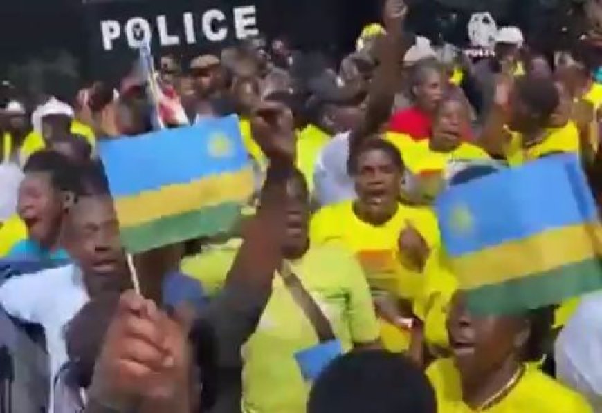 Hari ibidasanzwe! Abagande bari kwakira Abanyarwanda ku mupaka