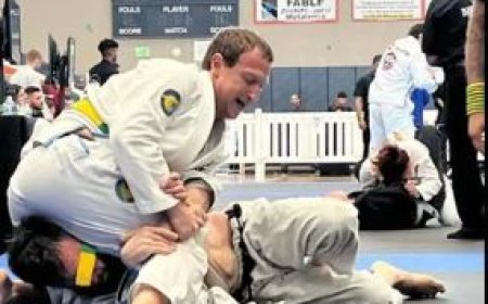 Ngo ni bwo bwa mbere yarakinnye  ayo kurwana! Zuckerberg washinze Facebook yatahanye imidali