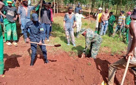 Rwamagana: Abayobozi n'abaturage bakoze umuganda urimo inyigisho