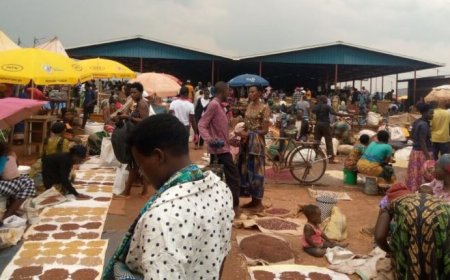 Kirehe: Abakorera mu isoko rya Nyakarambi  bari kurira ayo kwarika