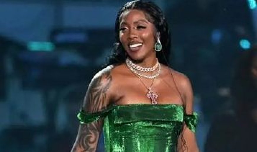 Tiwa Savage yigaragaje mu Bwongereza