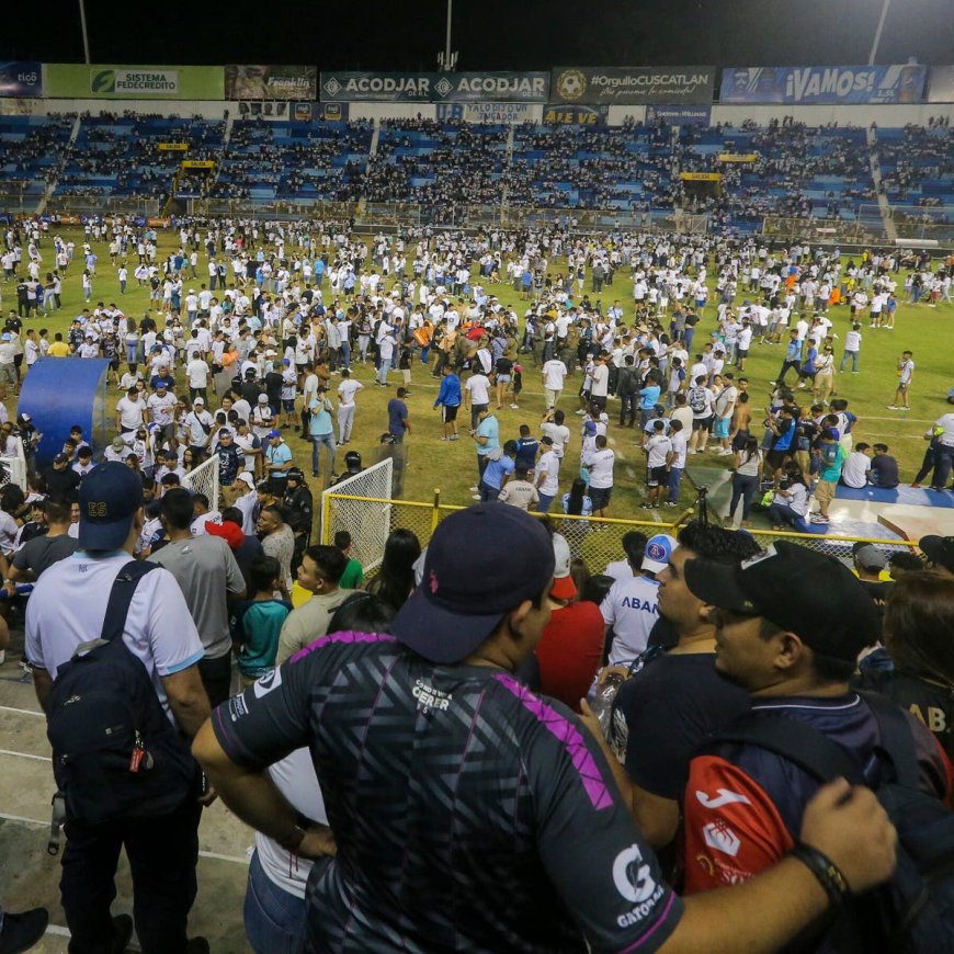 El Salvador: Some fans dead, and more than 100 injured in stampede at Football Stadium