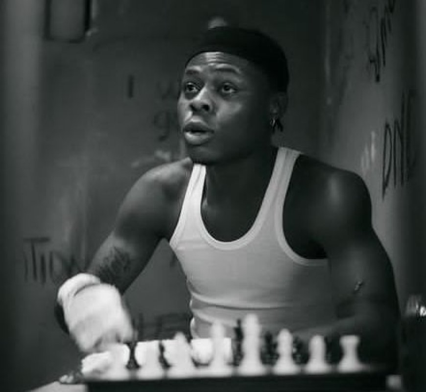 Yikanzwemo Tupac w'Afrika! Dore ibyo umuraperi Mohbad ahuje na Tupac